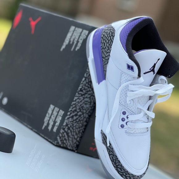 The Air Jordan 3 “Cardinal” is a February 2022 release - Picture 1 of 4